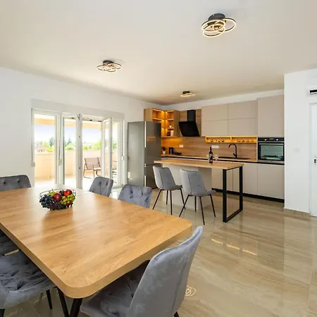 3 Bedroom Stunning In Holiday home Benkovac