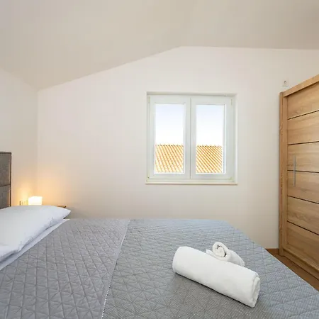 3 Bedroom Stunning In *