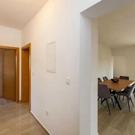3 Bedroom Stunning In Benkovac