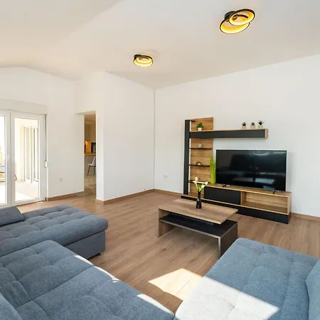 3 Bedroom Stunning In Holiday home Benkovac