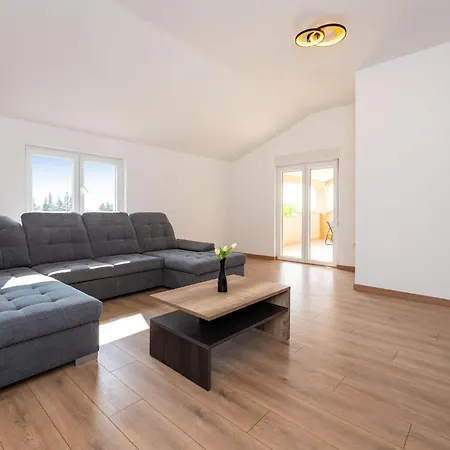 Holiday home 3 Bedroom Stunning In Benkovac