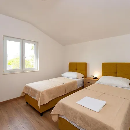 3 Bedroom Stunning In *