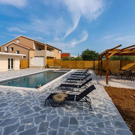 3 Bedroom Stunning In Benkovac