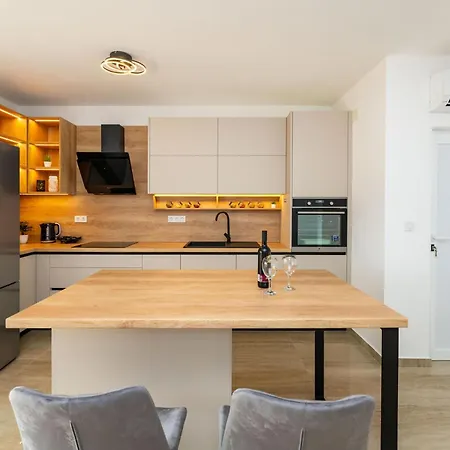 3 Bedroom Stunning In *