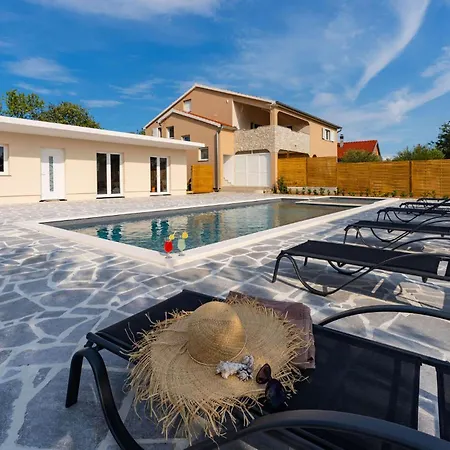 Holiday home 3 Bedroom Stunning In Benkovac