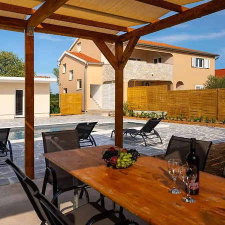 3 Bedroom Stunning In Benkovac