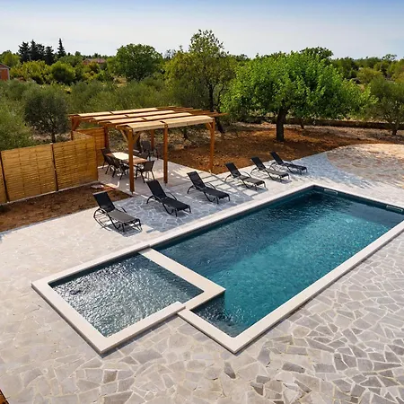 3 Bedroom Stunning In Holiday home *