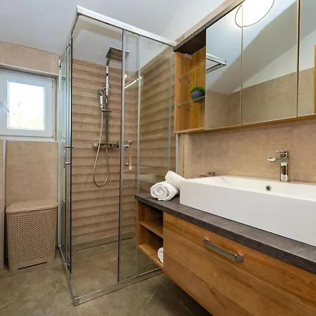 3 Bedroom Stunning In 벤코바츠