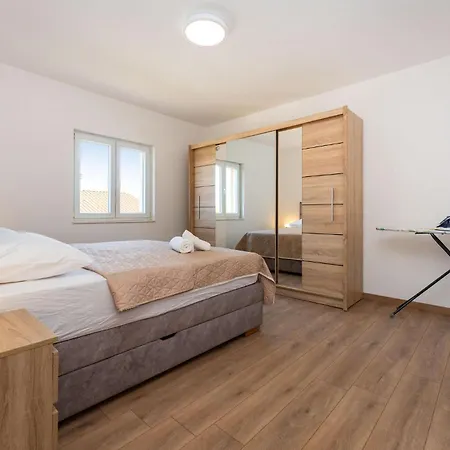 3 Bedroom Stunning In * 벤코바츠